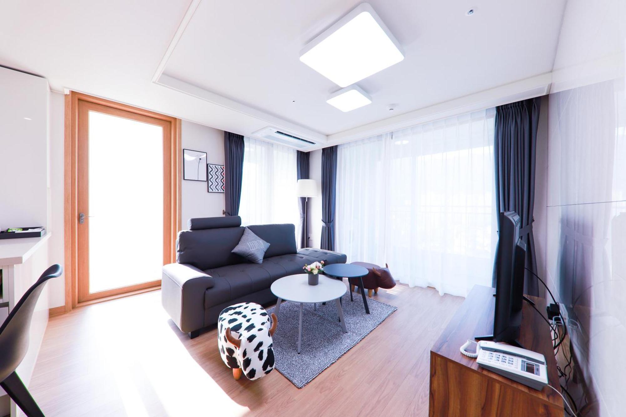 Geoje Leein Stay Hotel Екстер'єр фото